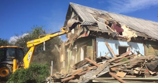 Промышленный демонтаж пристроек к дому в Кумертау | Цены от 583 руб. за м2